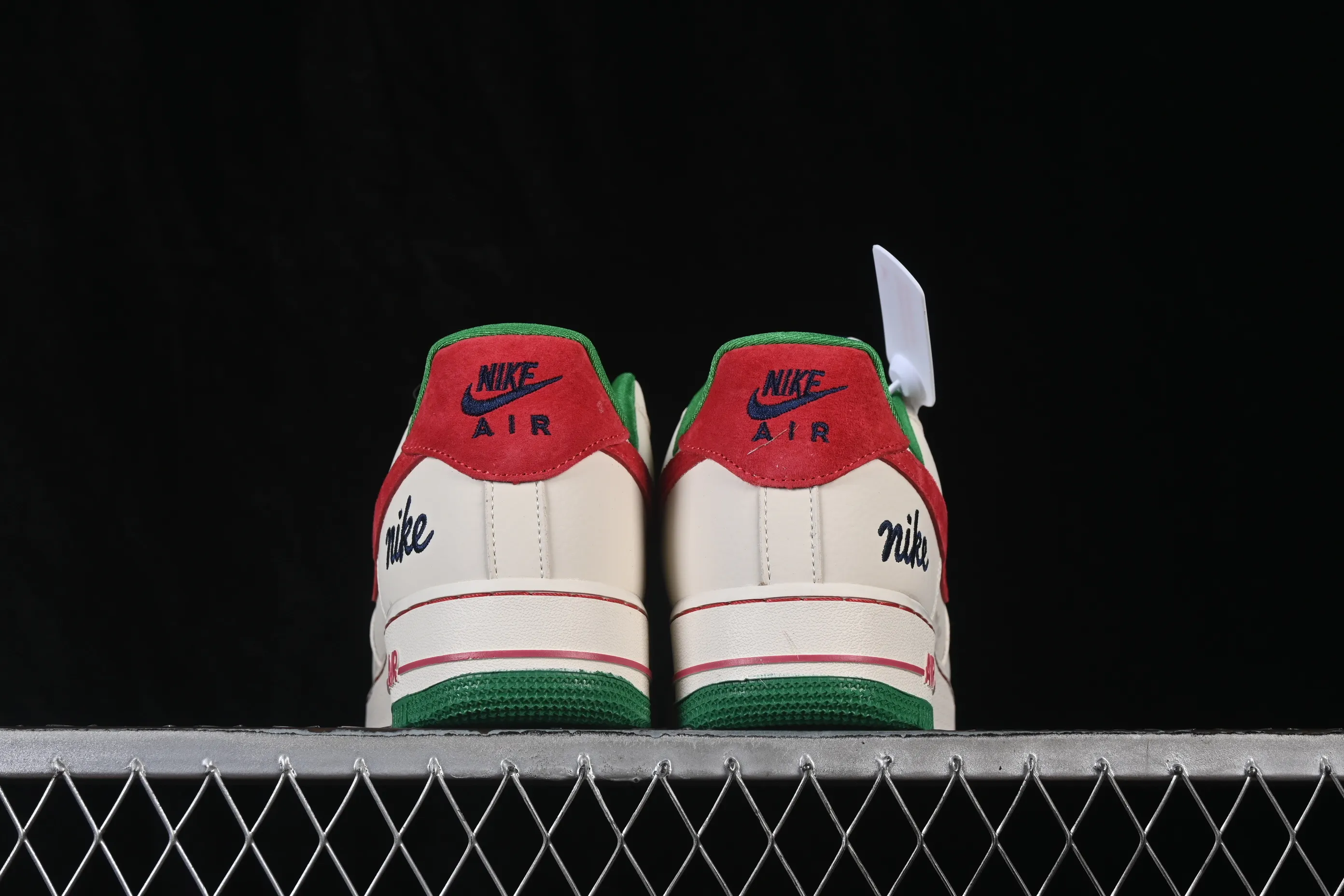 All categories Nk Air Force 1 Air Force series Nk Air Force 1 Low Air Force low-top Nike Air Force 1'07 Low beige red and green Air Force 1 low-top casual sneakers FV3694-108